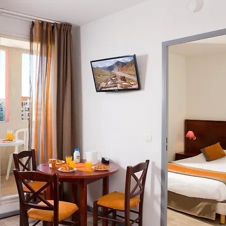 Les Consuls De La Aparthotel