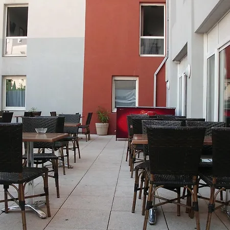 Les Consuls De La Aparthotel 3*