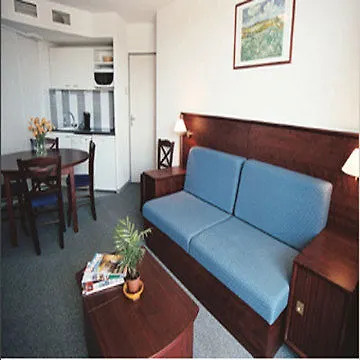 Les Consuls De La Aparthotel
